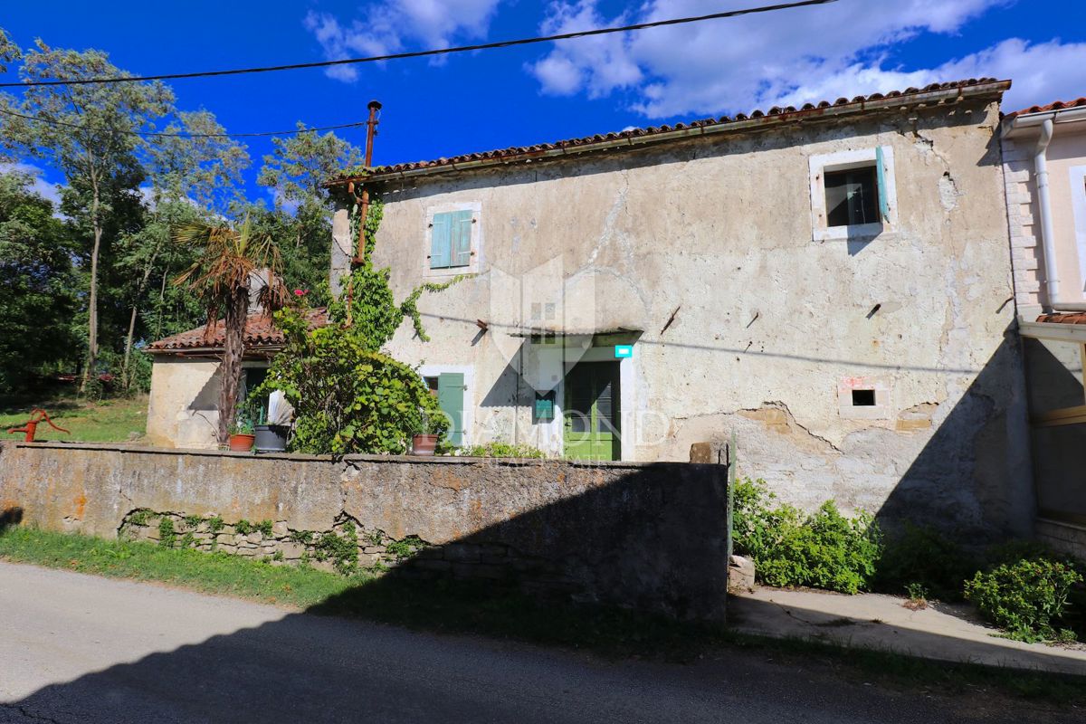 Istria orientale, Čepić, due case in pietra da ristrutturare