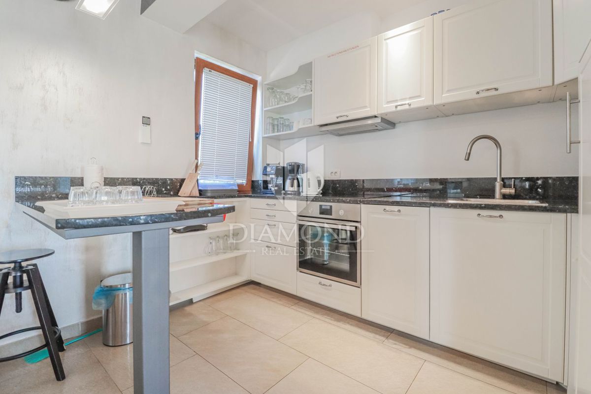 Cittanova, dintorni! Una casa con piscina e due appezzamenti di terreno con progetti!