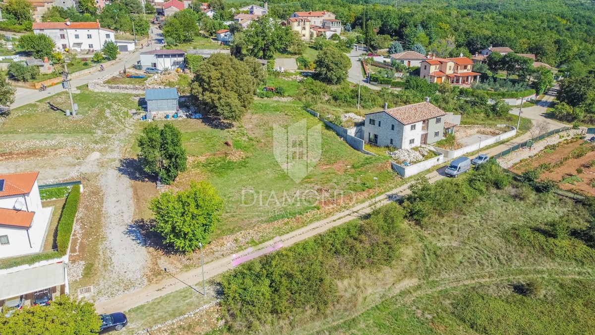 Cittanova, dintorni! Una casa con piscina e due appezzamenti di terreno con progetti!