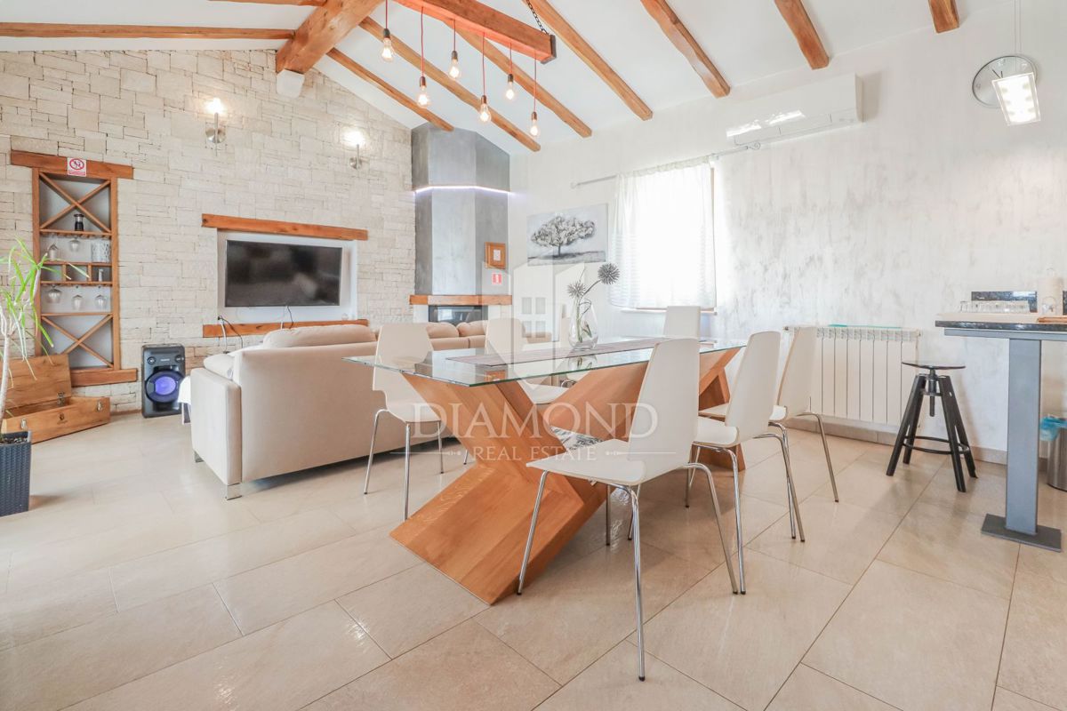 Cittanova, dintorni! Una casa con piscina e due appezzamenti di terreno con progetti!