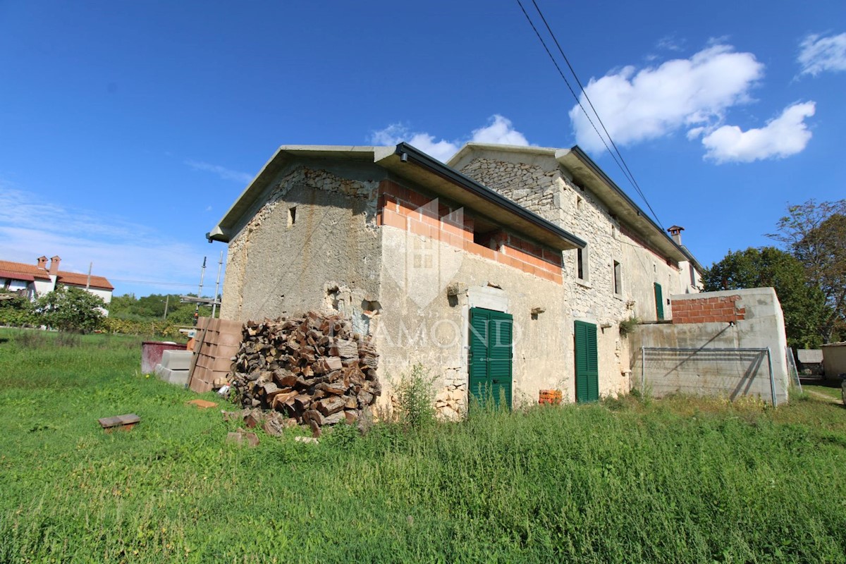 Labin, dintorni, casa in pietra per adeguamento