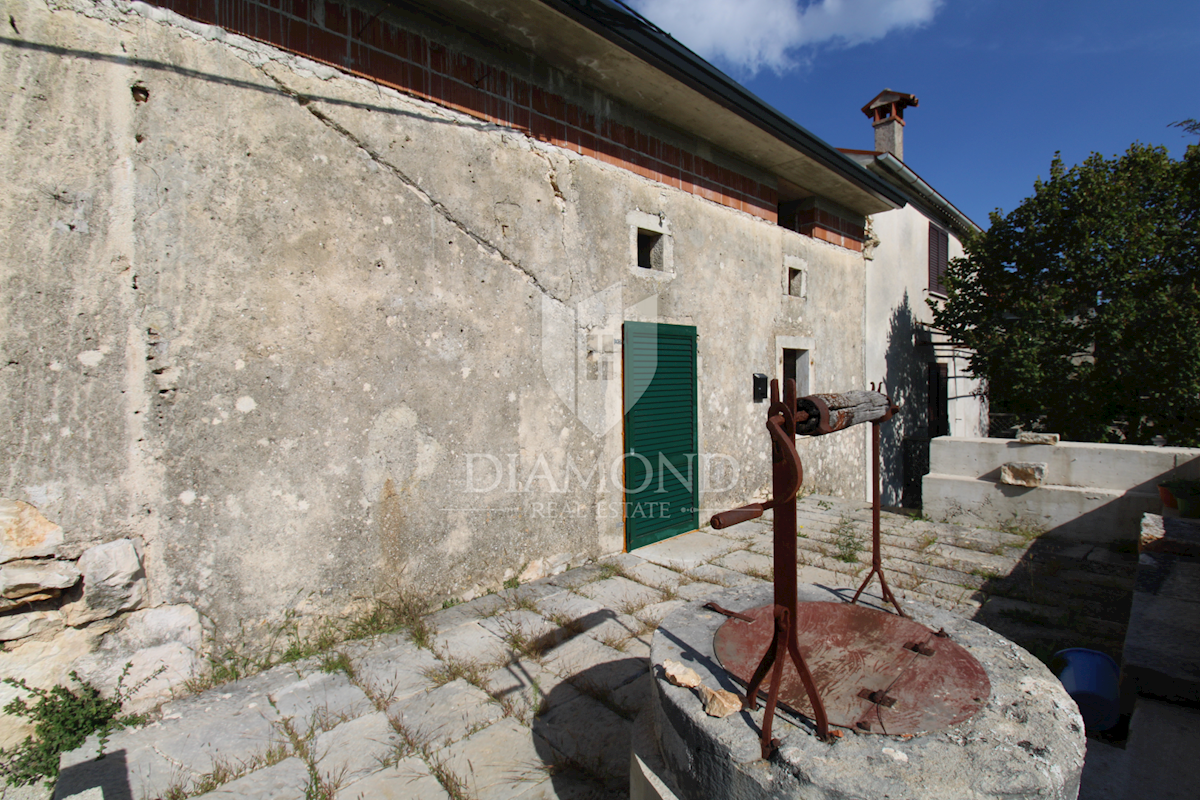 Labin, dintorni, casa in pietra per adeguamento