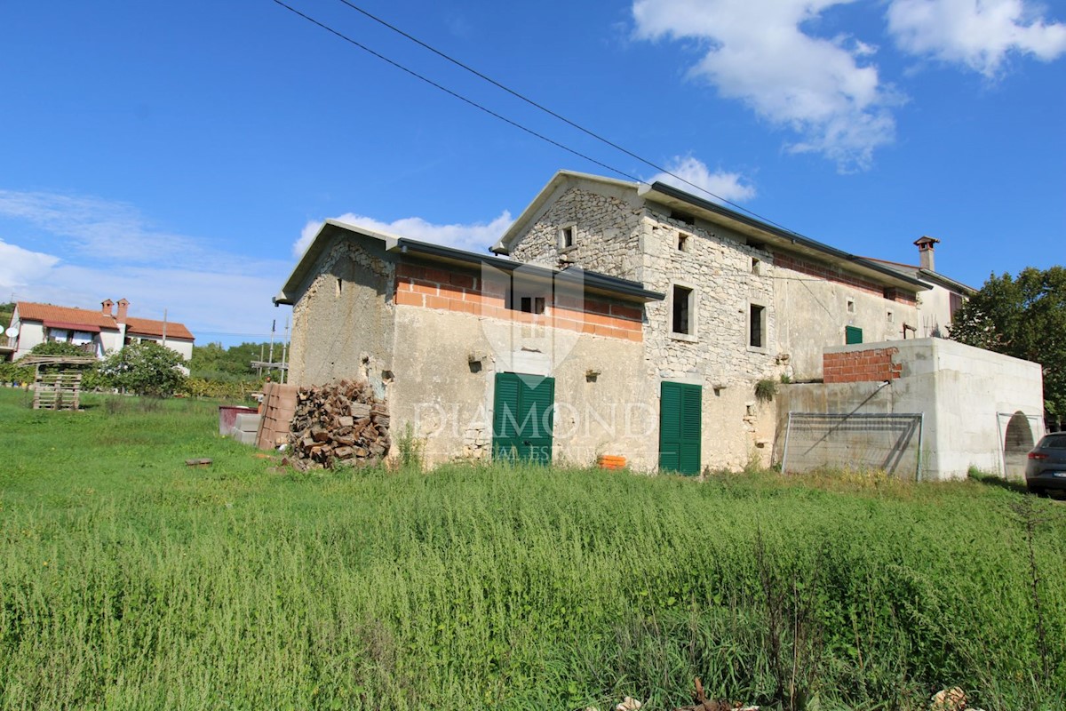 Labin, dintorni, casa in pietra per adeguamento