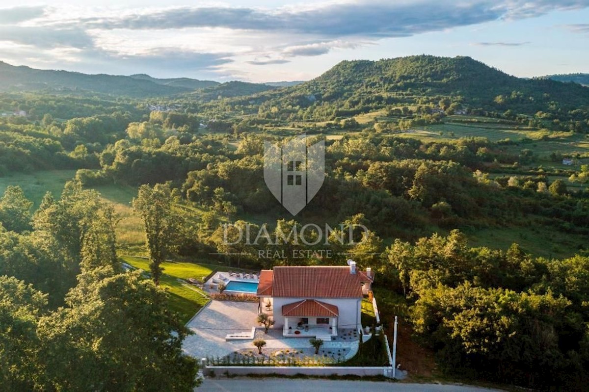 Pićan, dintorni, bellissima Villa immersa nella natura