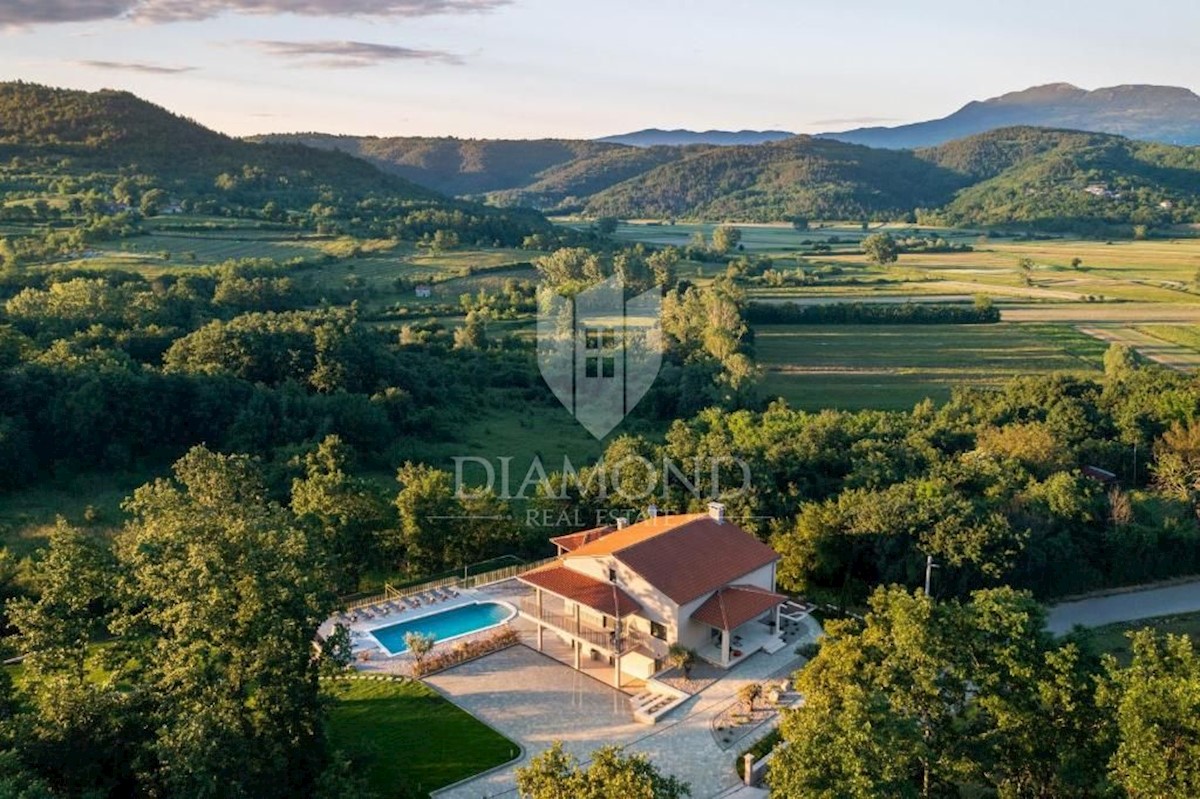 Pićan, dintorni, bellissima Villa immersa nella natura