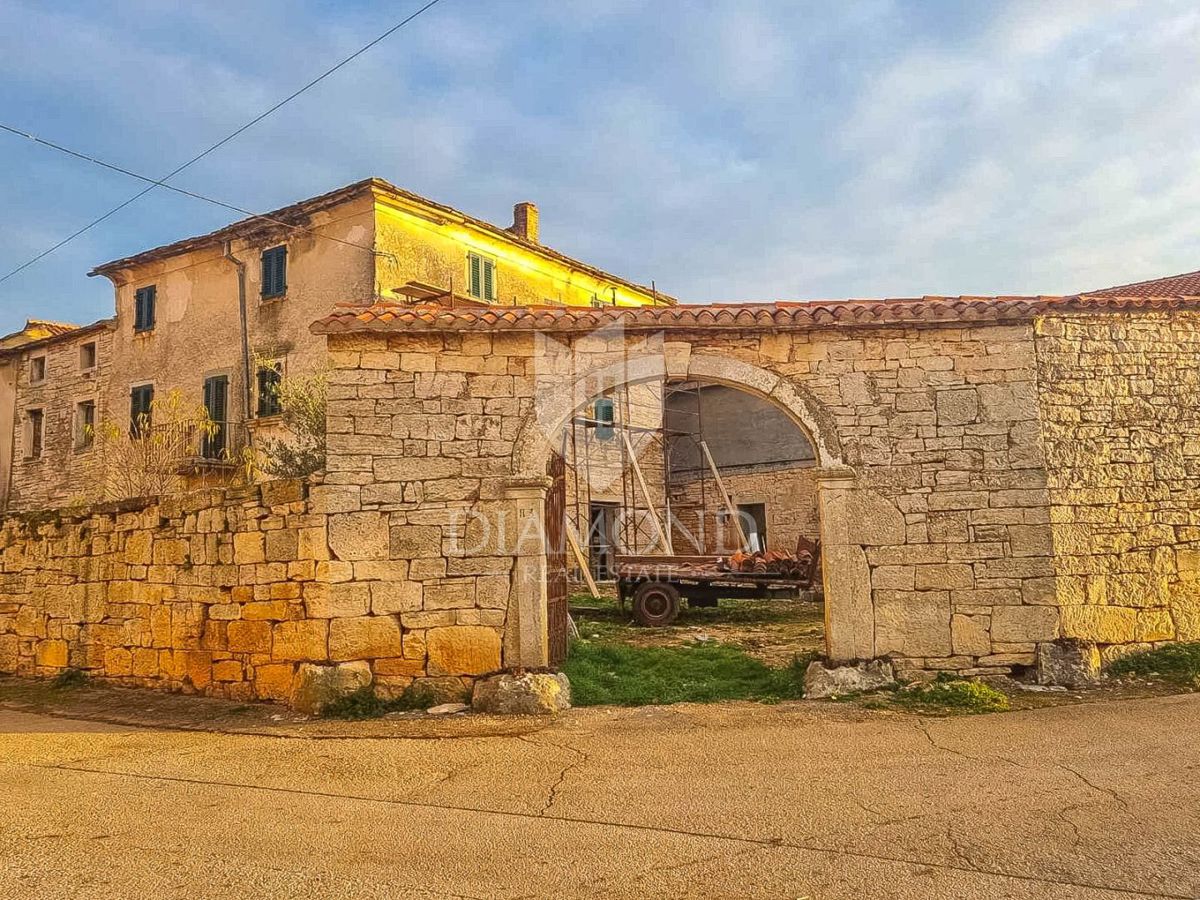 Parenzo, dintorni, bellissima proprietà da ristrutturare!