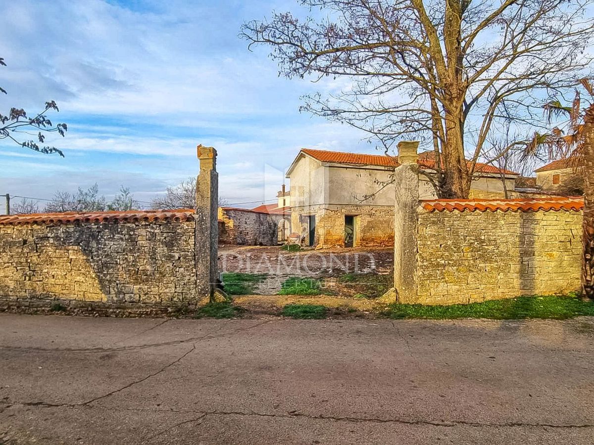Parenzo, dintorni, bellissima proprietà da ristrutturare!