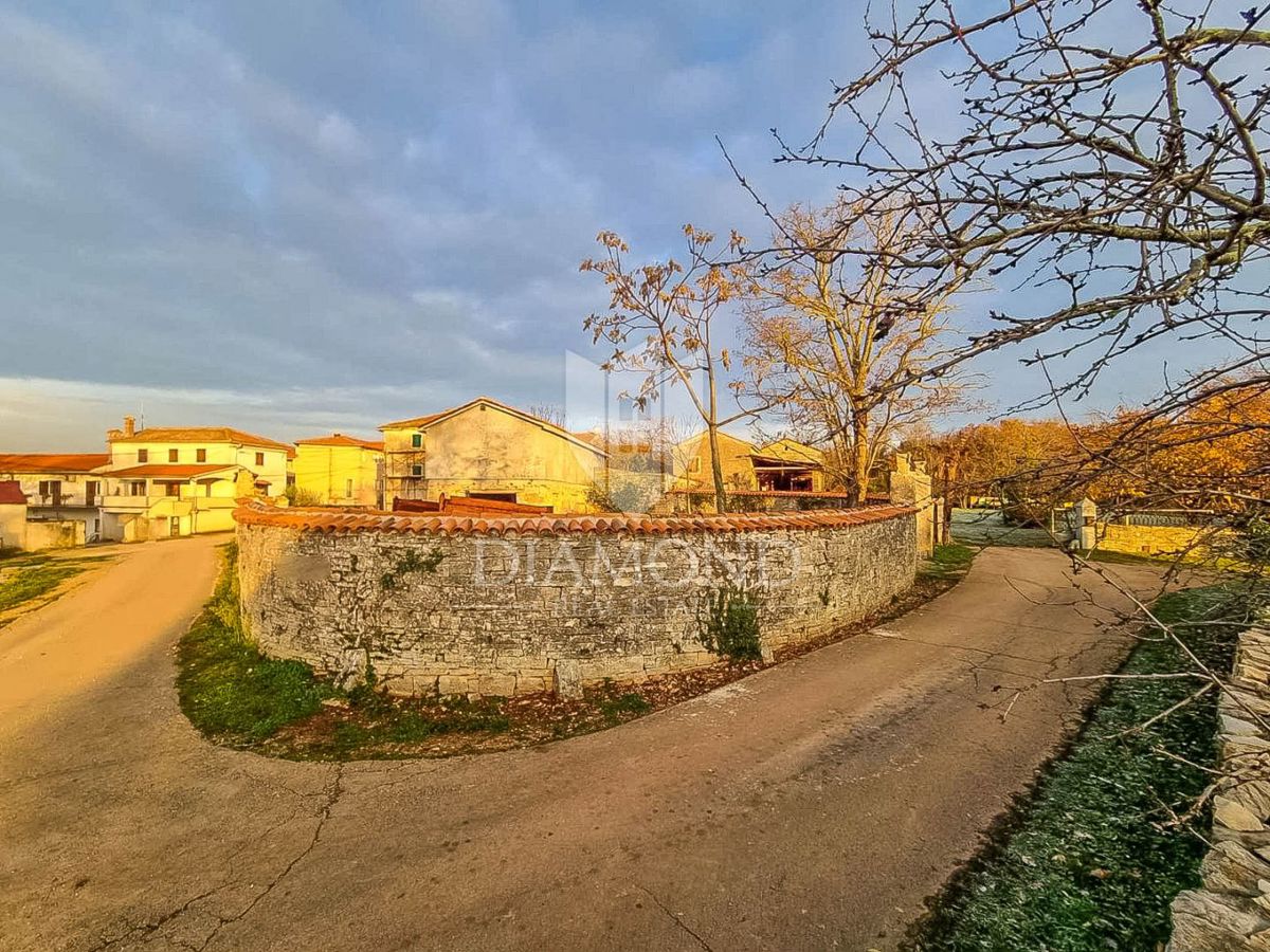 Parenzo, dintorni, bellissima proprietà da ristrutturare!
