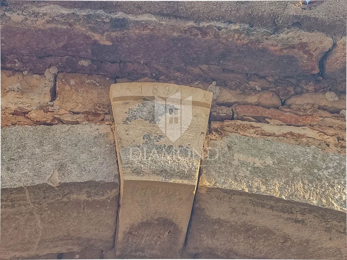 Parenzo, dintorni, bellissima proprietà da ristrutturare!