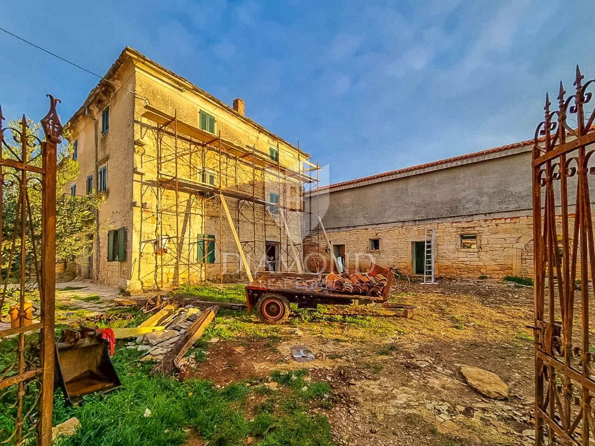 Parenzo, dintorni, bellissima proprietà da ristrutturare!