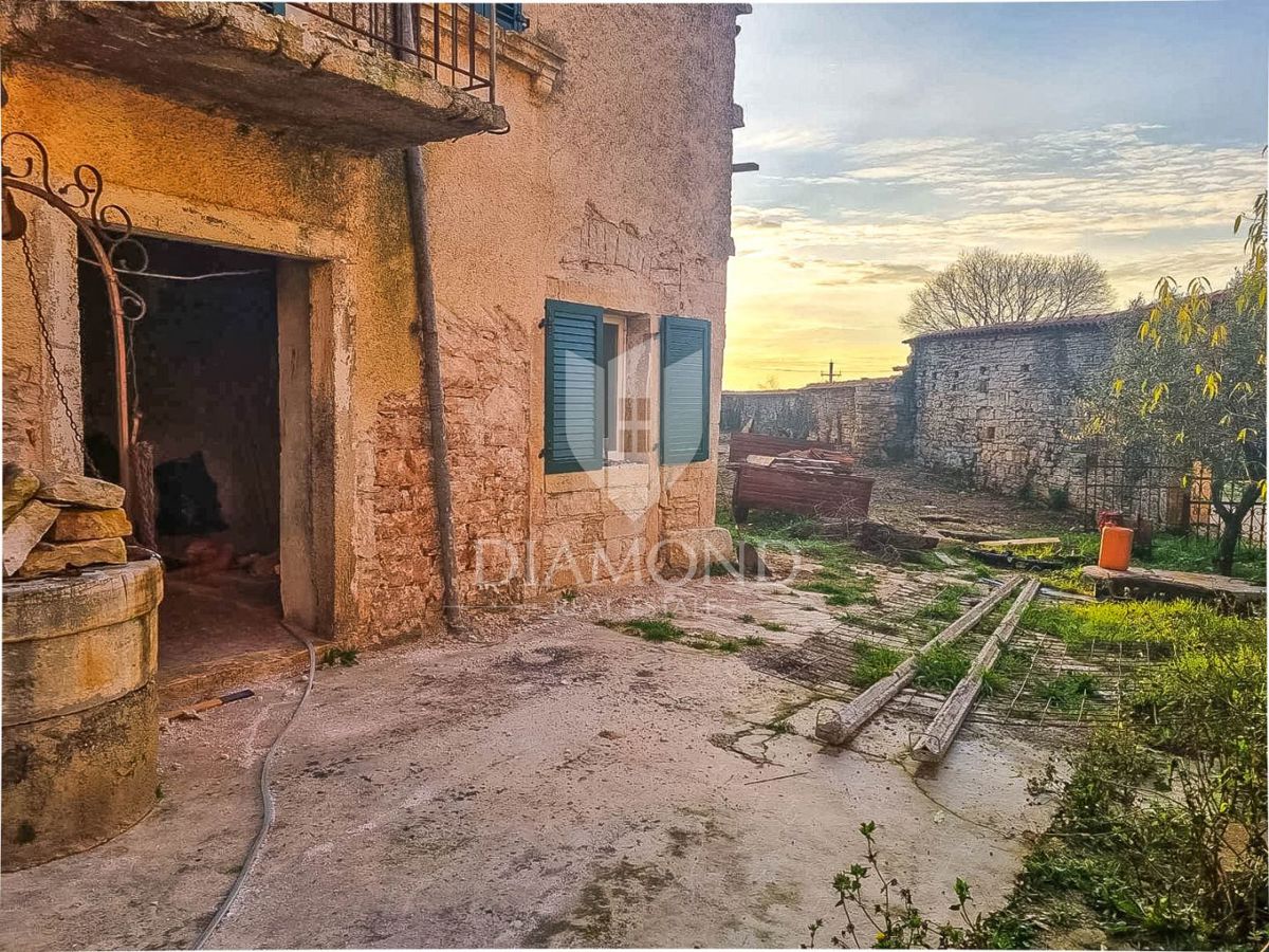 Parenzo, dintorni, bellissima proprietà da ristrutturare!