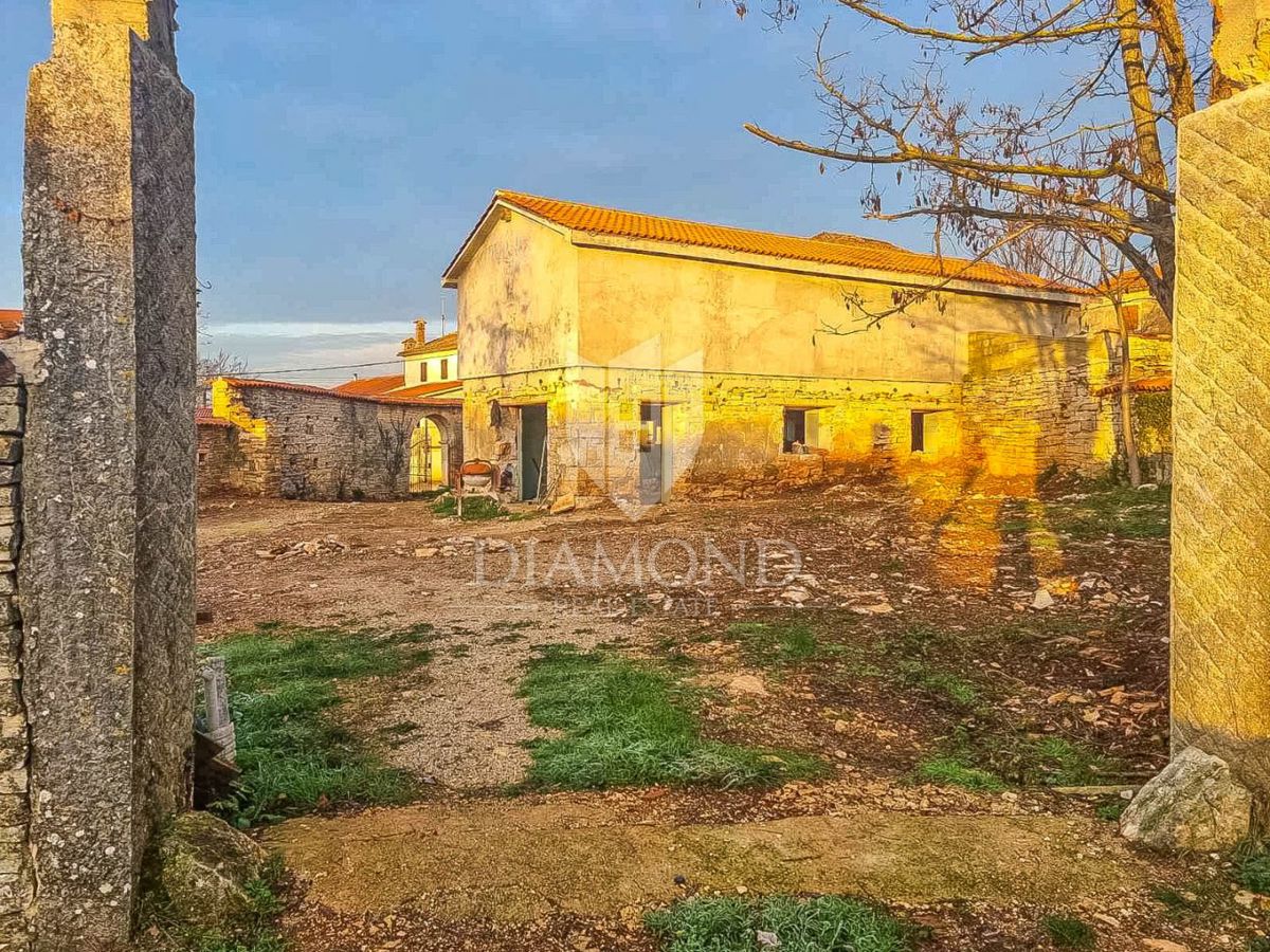 Parenzo, dintorni, bellissima proprietà da ristrutturare!
