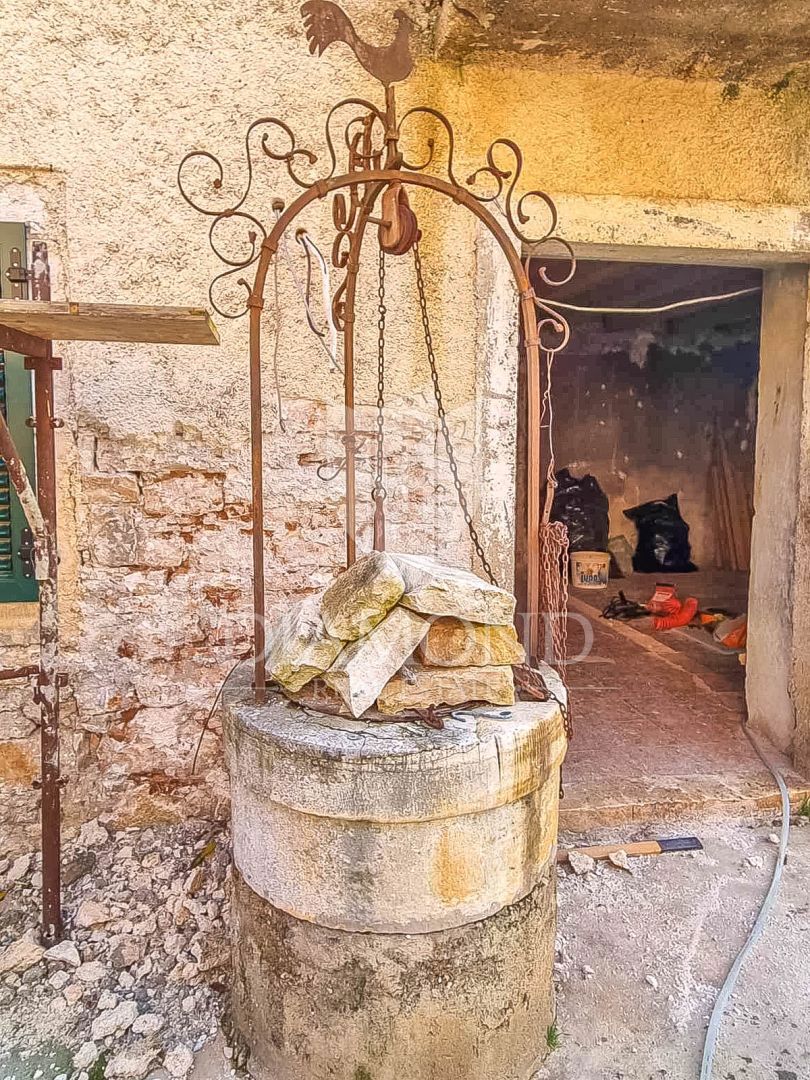 Parenzo, dintorni, bellissima proprietà da ristrutturare!