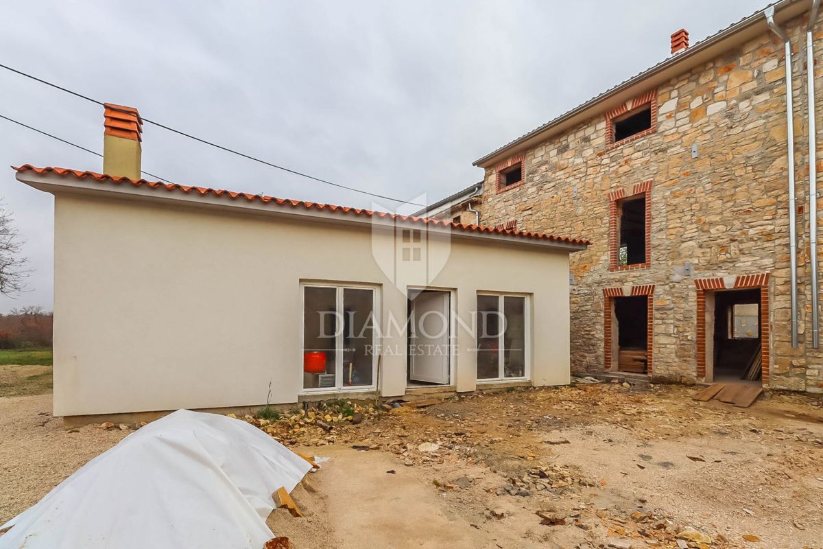 Svetvinčenat, dintorni, casa in pietra con piscina