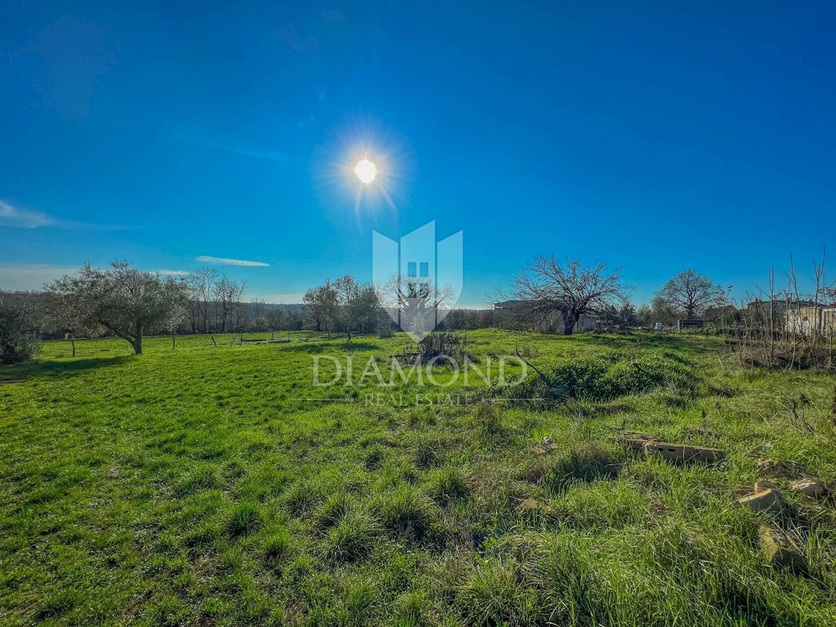 Zona di Umago, ampio terreno edificabile