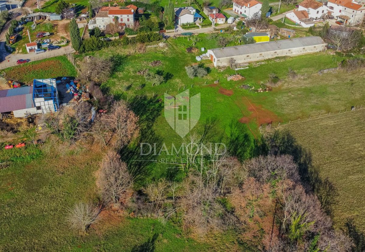 Zona di Umago, ampio terreno edificabile