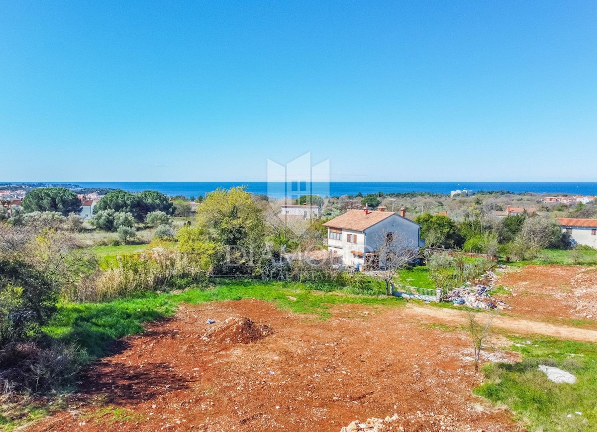 Parenzo, terra attraente con vista sul mare!