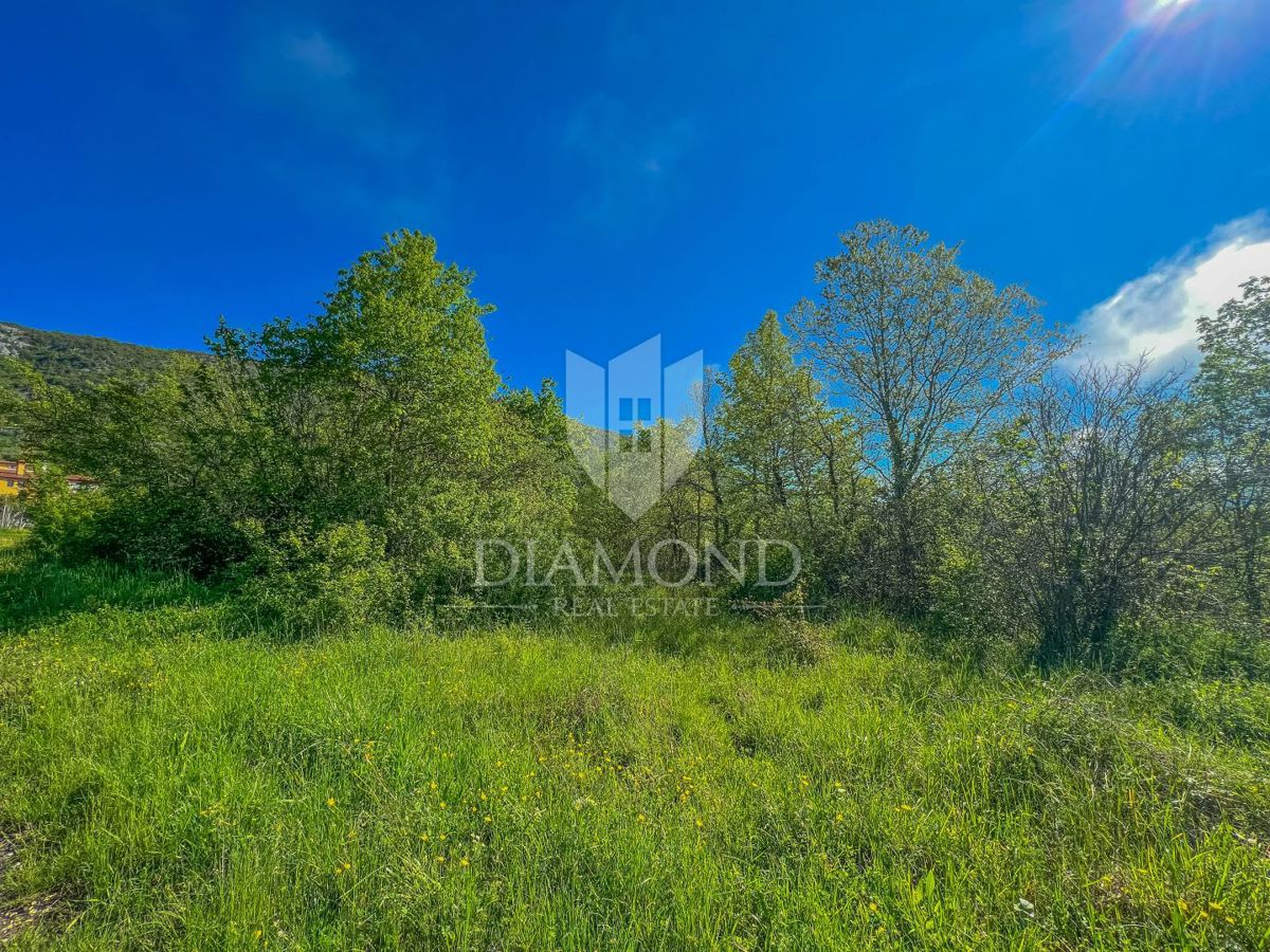 Oprtalj dintorni, terreno edificabile con potenziale