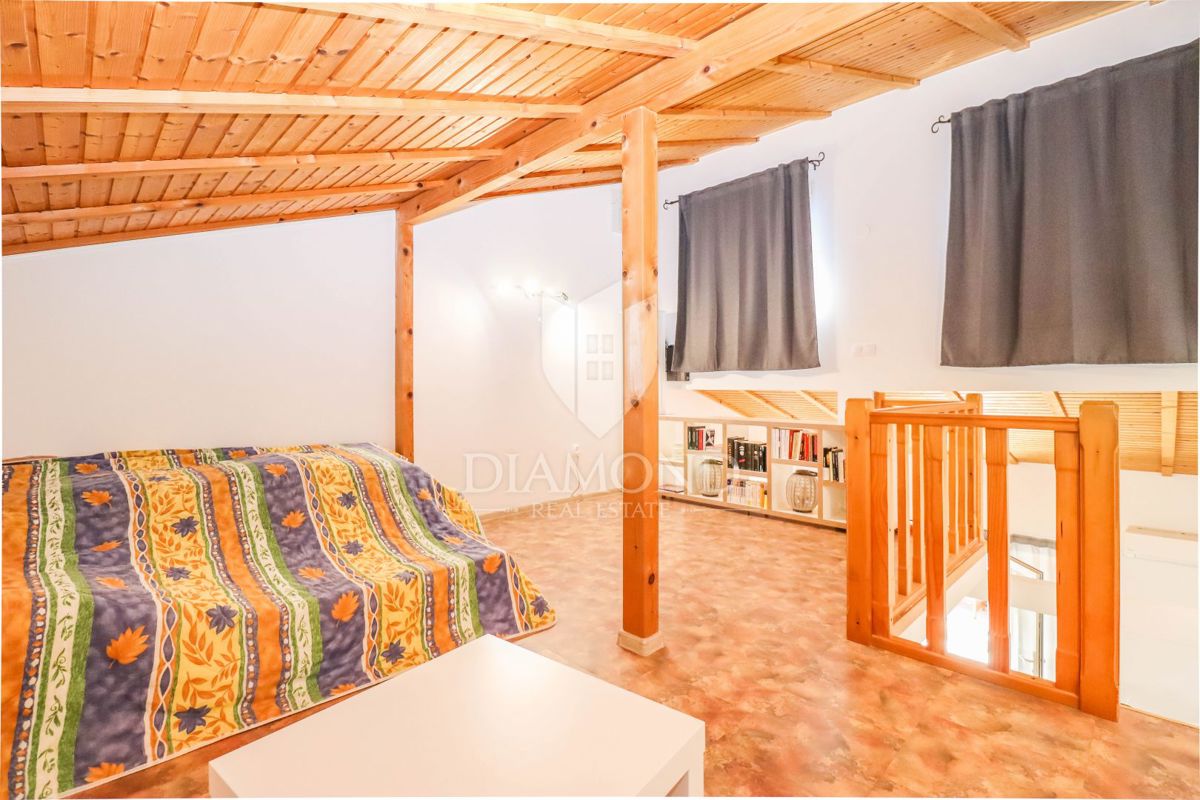 Medulin, dintorni, casa con un bel giardino vicino al mare