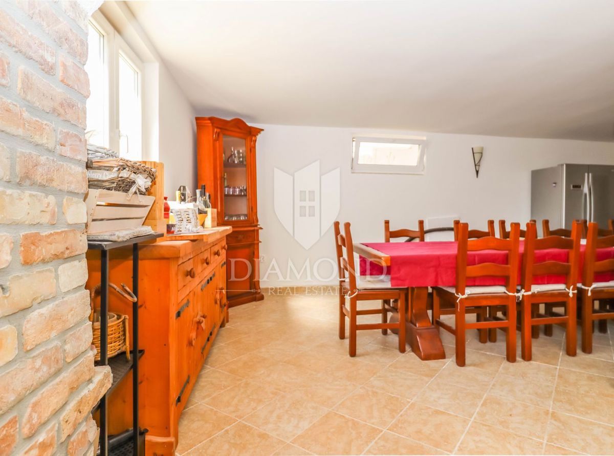 Medulin, dintorni, casa con un bel giardino vicino al mare