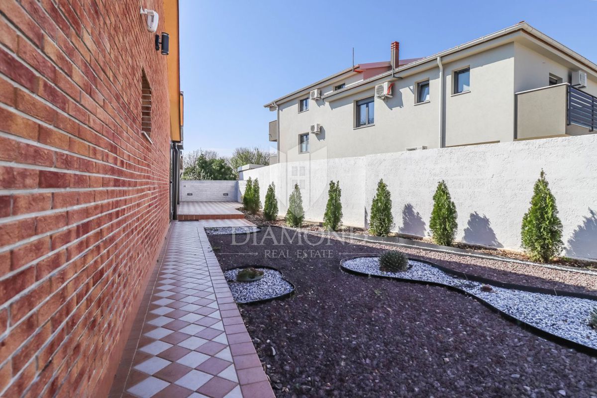 Medulin, dintorni, casa con un bel giardino vicino al mare