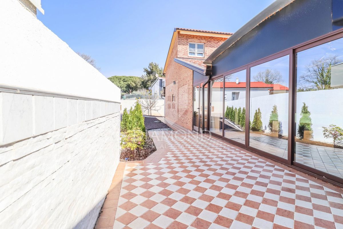 Medulin, dintorni, casa con un bel giardino vicino al mare