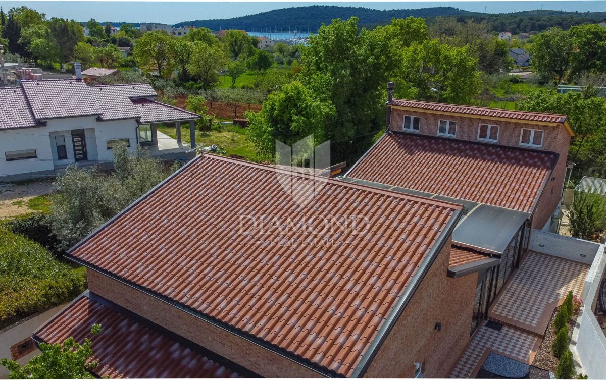 Medulin, dintorni, casa con un bel giardino vicino al mare