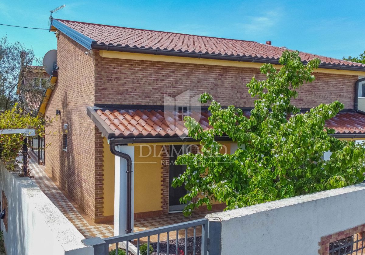 Medulin, dintorni, casa con un bel giardino vicino al mare