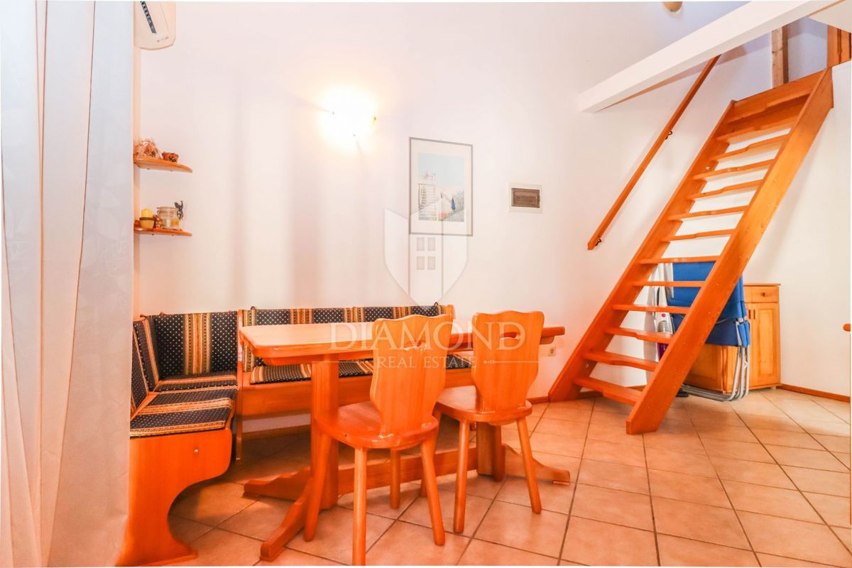Medulin, dintorni, casa con un bel giardino vicino al mare