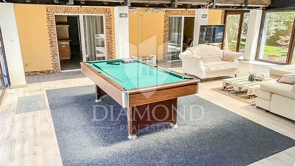 Medulin, dintorni, casa con un bel giardino vicino al mare