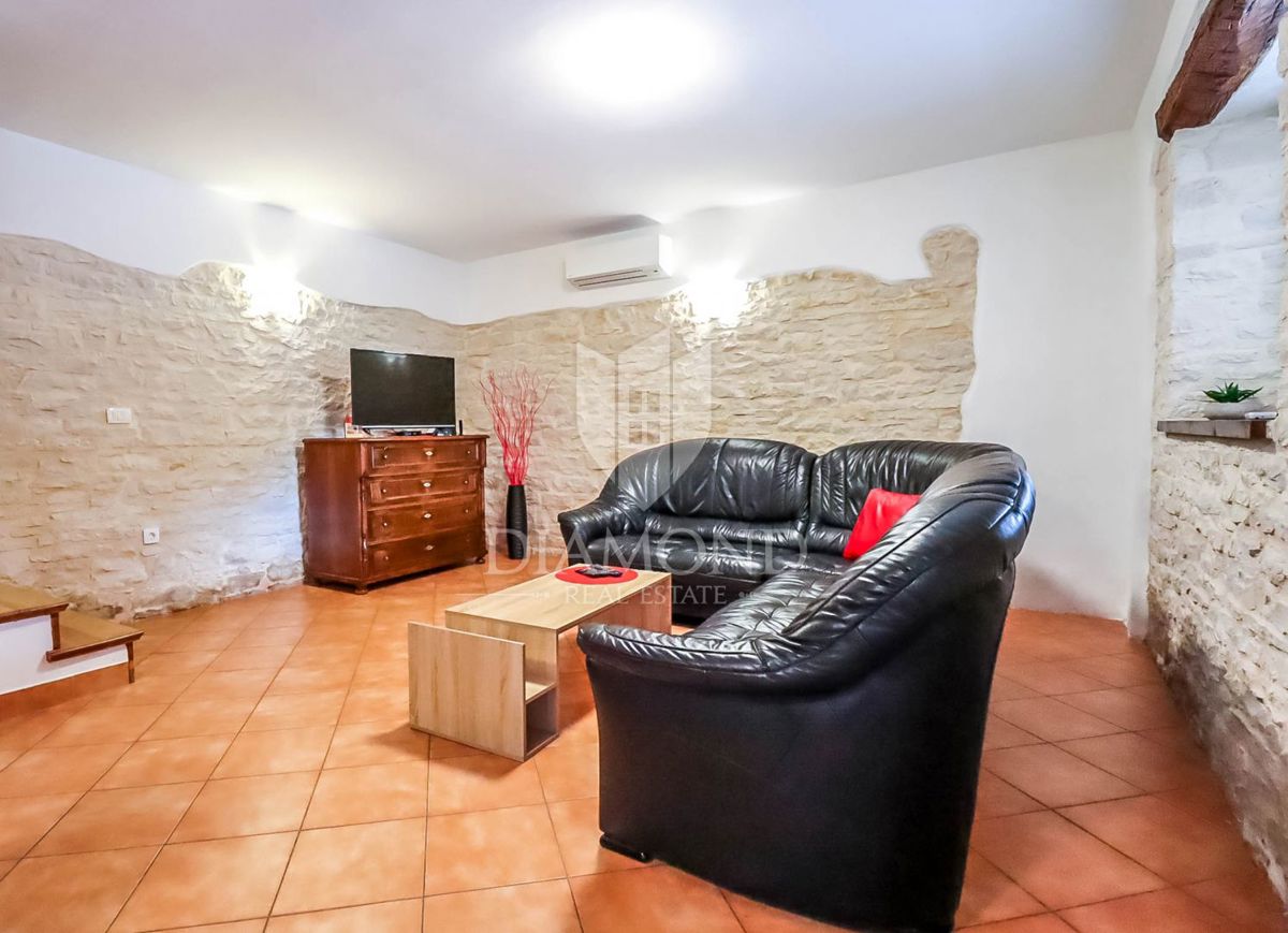 Žminj, casa in pietra con piscina e ampio giardino