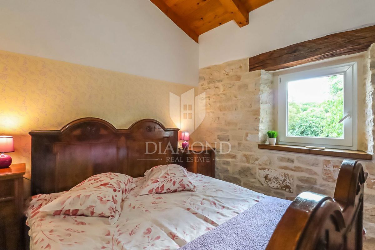 Žminj, casa in pietra con piscina e ampio giardino