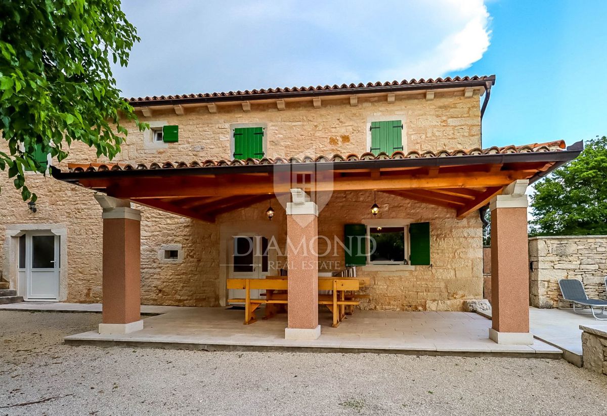 Žminj, casa in pietra con piscina e ampio giardino