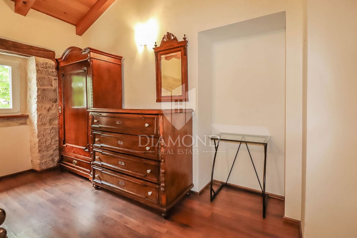 Žminj, casa in pietra con piscina e ampio giardino