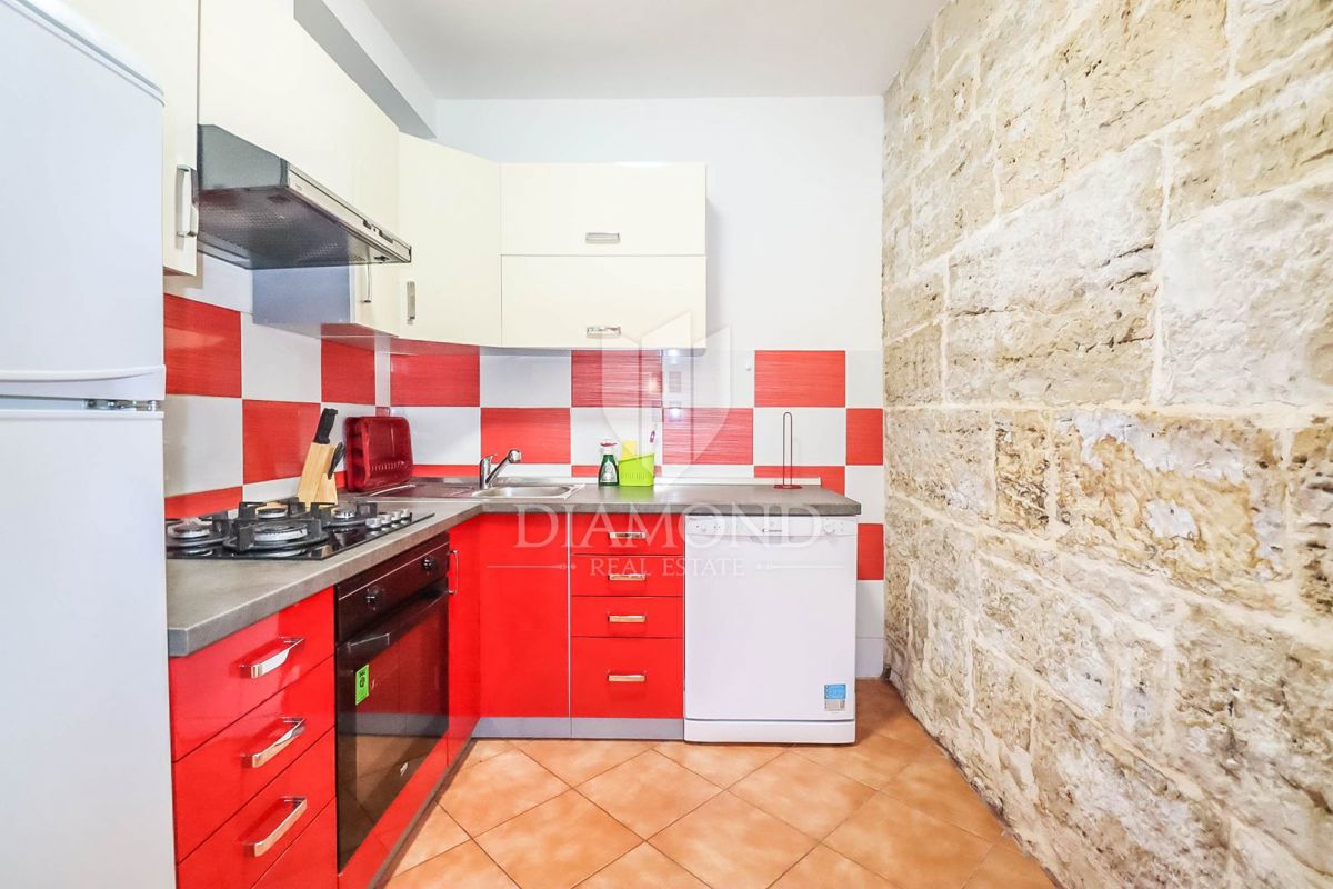 Žminj, casa in pietra con piscina e ampio giardino