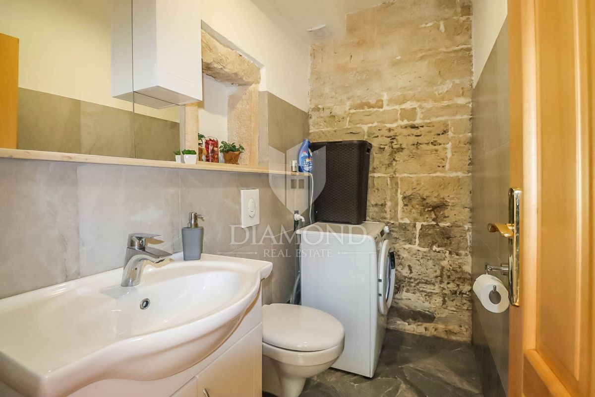 Žminj, casa in pietra con piscina e ampio giardino