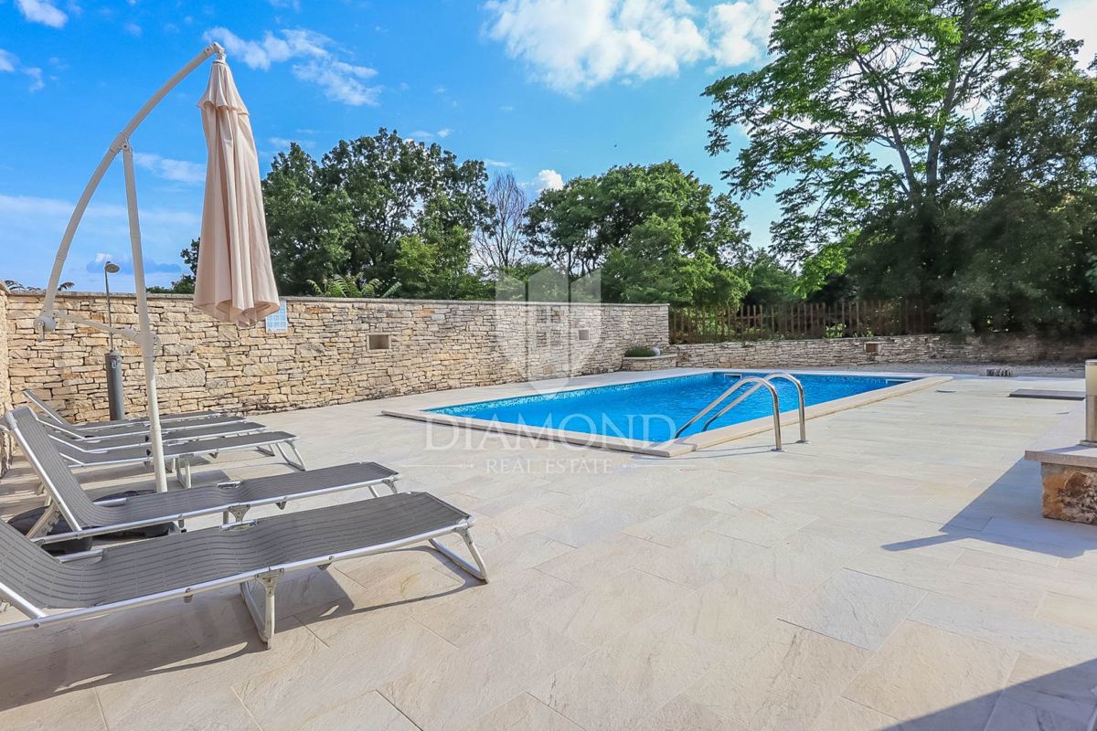 Žminj, casa in pietra con piscina e ampio giardino