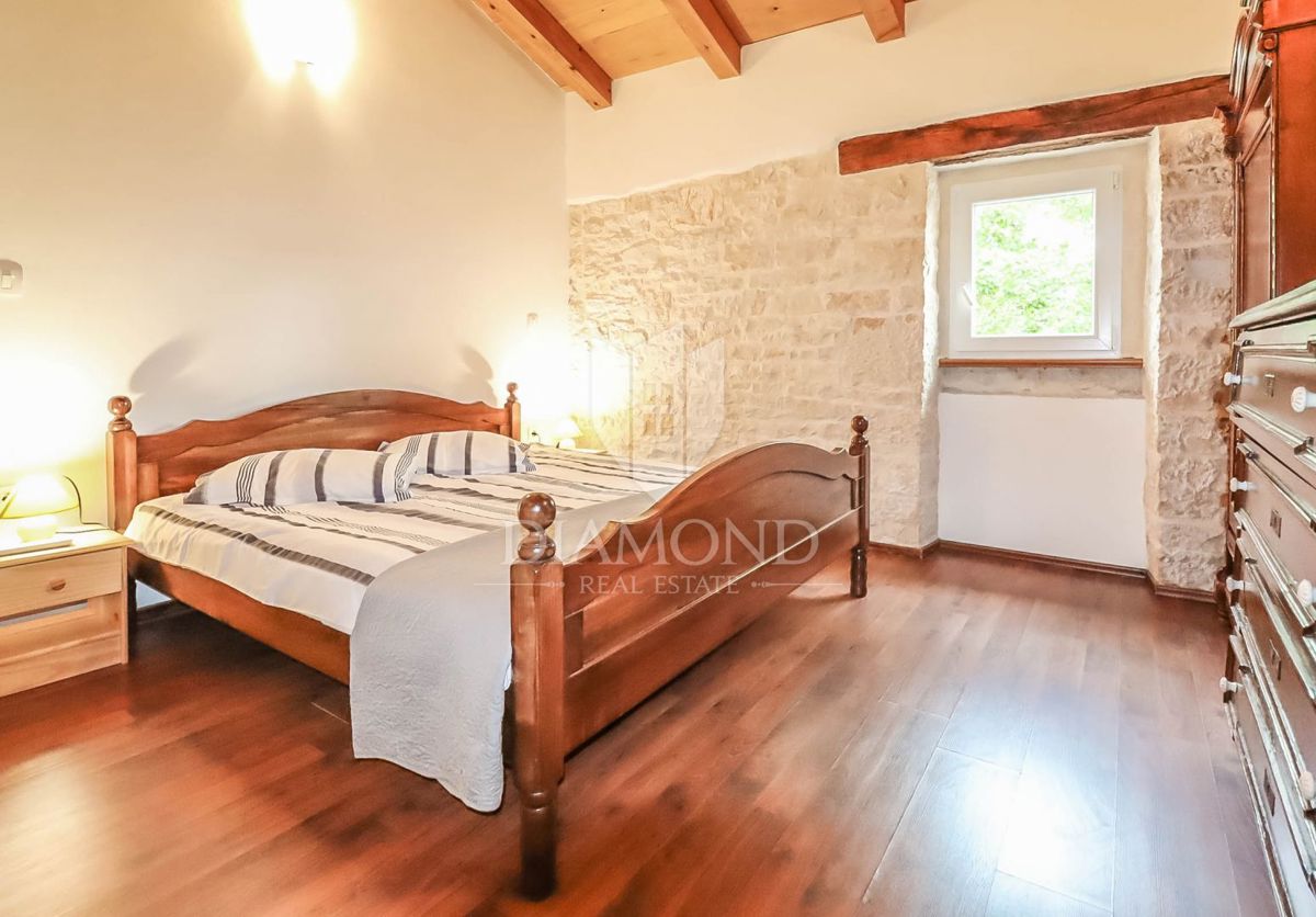 Žminj, casa in pietra con piscina e ampio giardino