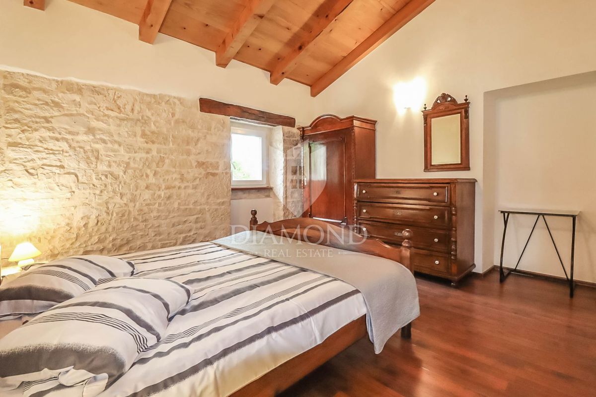 Žminj, casa in pietra con piscina e ampio giardino