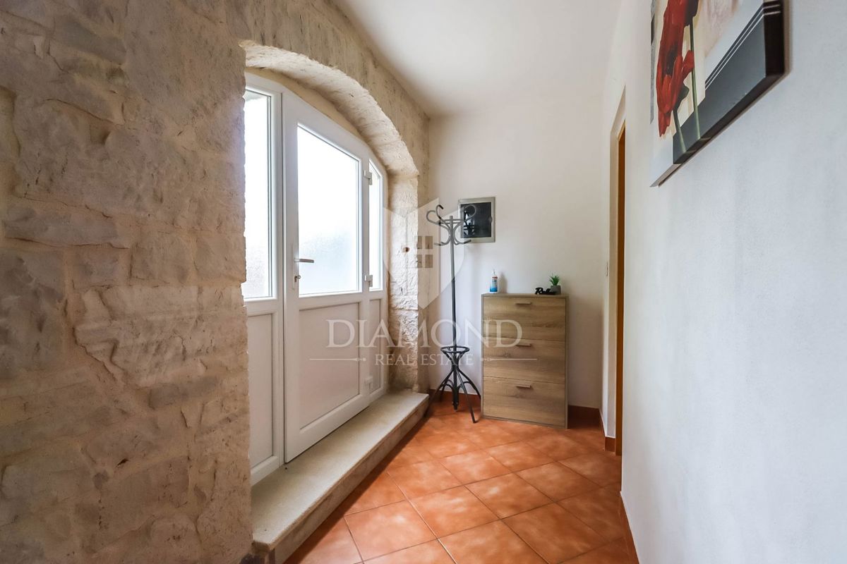 Žminj, casa in pietra con piscina e ampio giardino