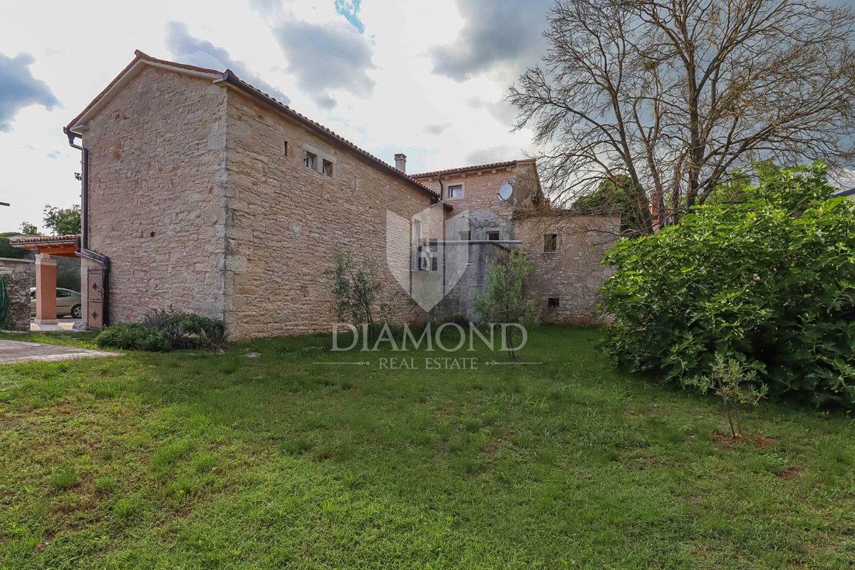 Žminj, casa in pietra con piscina e ampio giardino