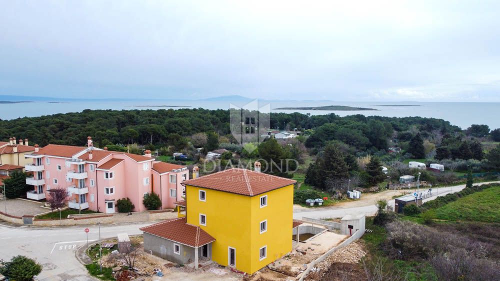 Premantura, unica villa 5 stelle circondata dal mare