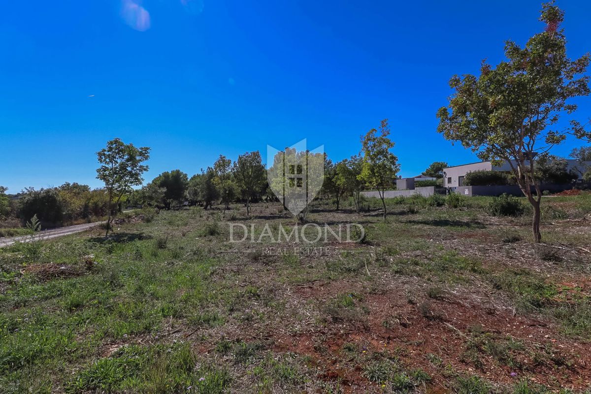 Terreno in una posizione tranquilla per costruire una casa a Medulin