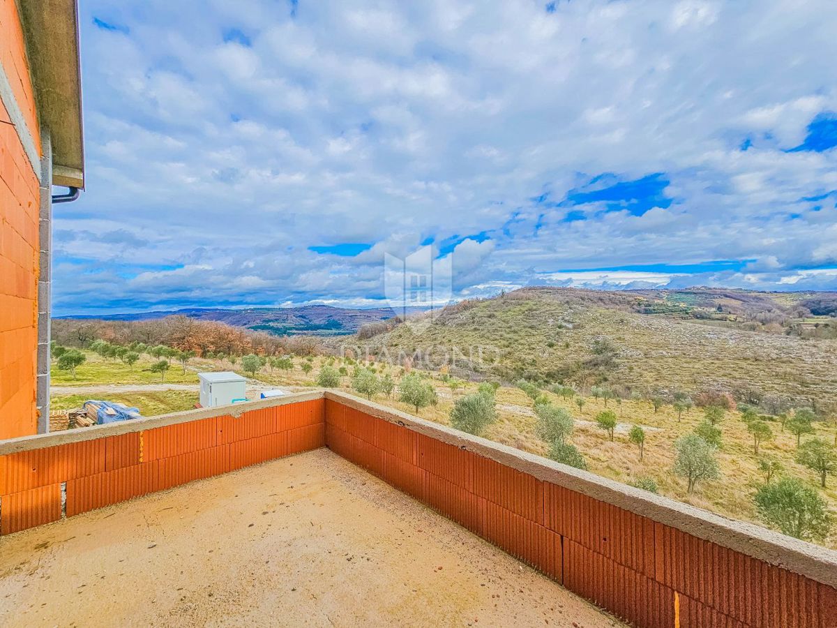 Momiano, dintorni! Una bella casa con piscina in costruzione!