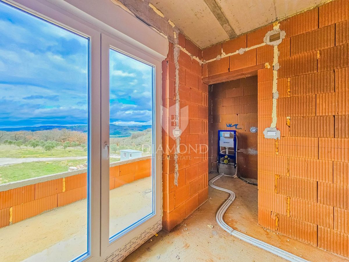 Momiano, dintorni! Una bella casa con piscina in costruzione!