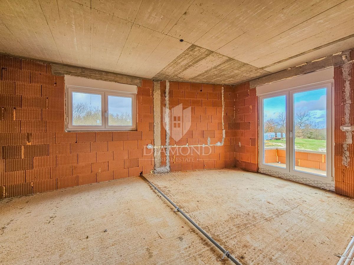 Momiano, dintorni! Una bella casa con piscina in costruzione!