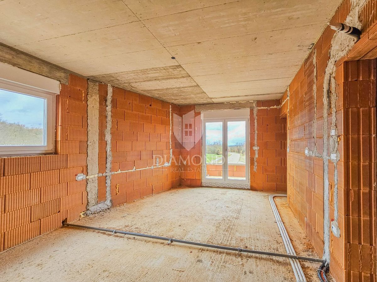 Momiano, dintorni! Una bella casa con piscina in costruzione!