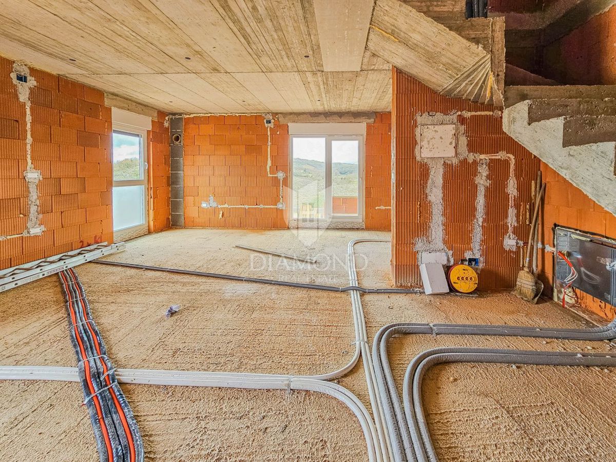 Momiano, dintorni! Una bella casa con piscina in costruzione!