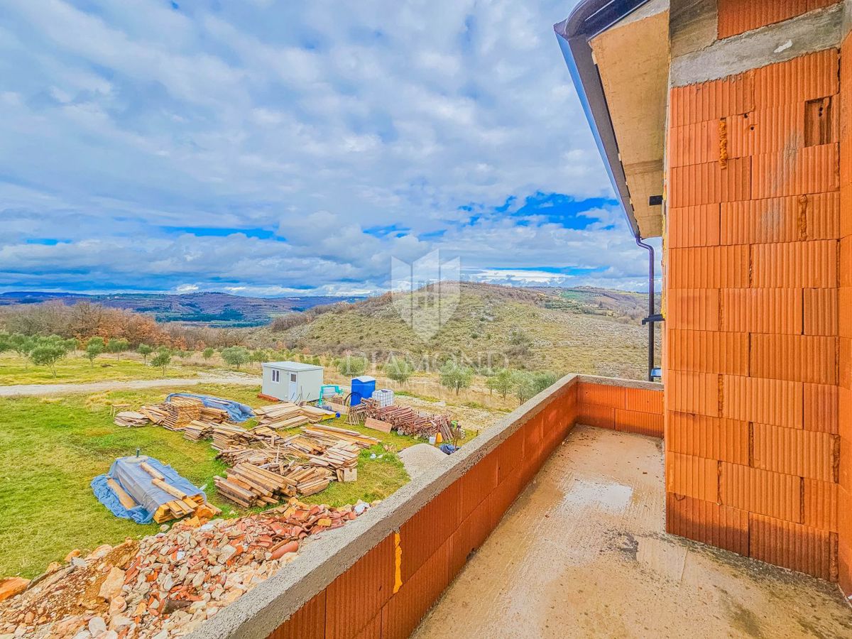 Momiano, dintorni! Una bella casa con piscina in costruzione!