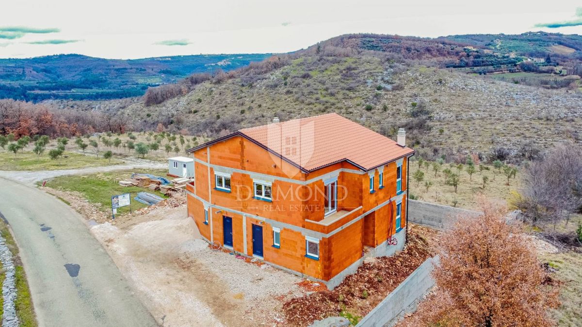 Momiano, dintorni! Una bella casa con piscina in costruzione!